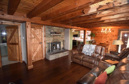 Taylorstown Cabin | Get Away Cabin in Claysville ~ Covered deck~ Watch the Sunrise & Sunset~