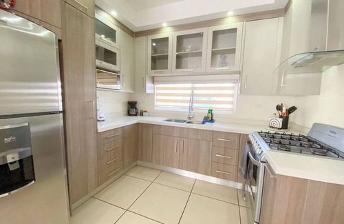 Hermosillo House | Elegant House w/Alberca 5 min Airport/Consulate