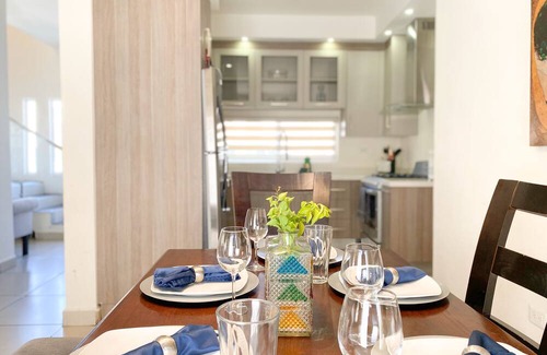 Hermosillo House | Elegant House w/Alberca 5 min Airport/Consulate