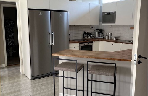 Vastra Frolunda Apartment | 4 bedrooms, 2 bathrooms, Tynnered