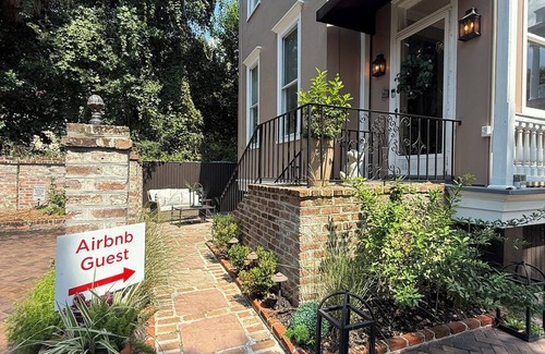 South of Broad Apartment | Historic Battery Getaway