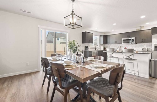 Nampa House | 6BR Retreat with Playground, Basketball & Sleeps 22