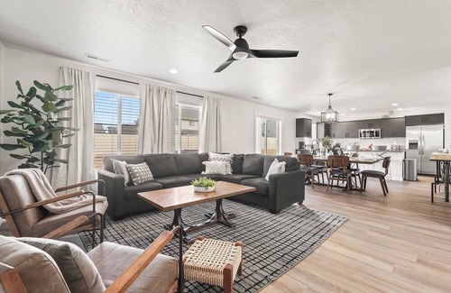 Nampa House | 6BR Retreat with Playground, Basketball & Sleeps 22