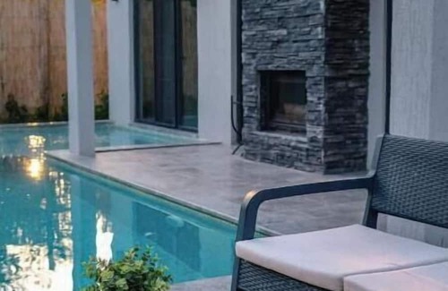Yanik Villa | MoonSA Boutique Villas - Bungalow with a Hot Pool
