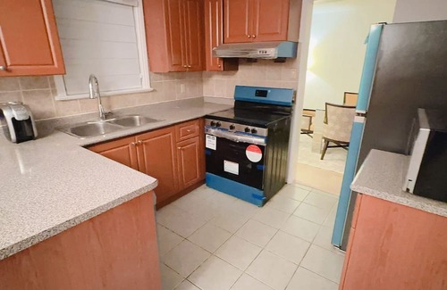 Applewood House | Entire 05 Bedroom House near YYZ