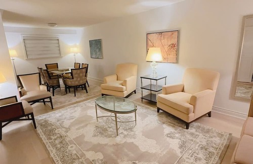 Applewood House | Entire 05 Bedroom House near YYZ