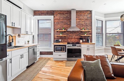 Detroit - Shoreway Apartment | Stunning Boho Apt in Ohio City