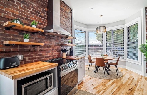 Detroit - Shoreway Apartment | Stunning Boho Apt in Ohio City