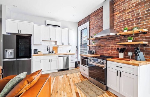 Detroit - Shoreway Apartment | Stunning Boho Apt in Ohio City
