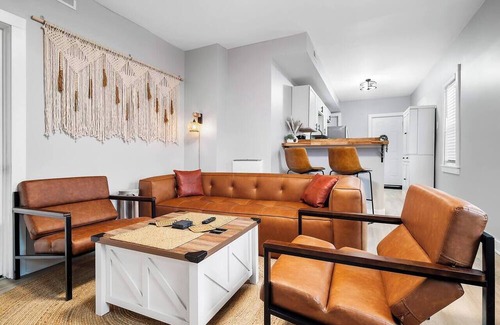 Detroit - Shoreway Apartment | Amazing Boho Oasis Apartment in Ohio City