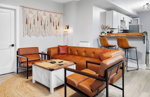 Detroit - Shoreway Apartment | Amazing Boho Oasis Apartment in Ohio City