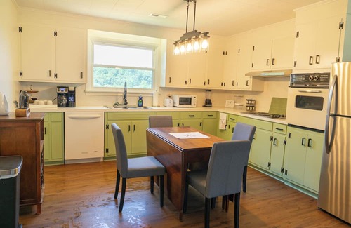 Hickory House | Lake Hickory cozy home