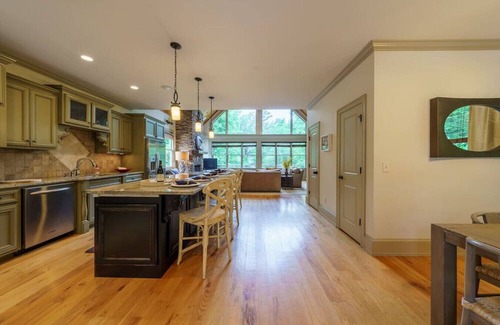 Gainesville Apartment | The Perry Lake House