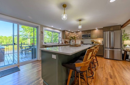 Alpena House | Newly Built|Riverfront|Kayaks|Hot tub|King|AC