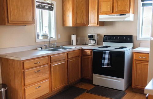 Billings House | Little House on Lambrecht- 3 bed Stay for up to 6