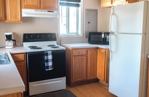 Billings House | Little House on Lambrecht- 3 bed Stay for up to 6