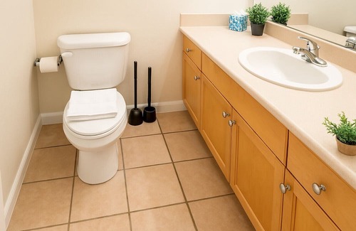 Downtown Cleveland Apartment | King Suite Playhouse SQ: DT, RockHall, CSU, Clinic