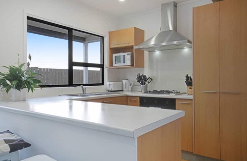 Parnell Apartment | Parnell Home with Pool, Parking and Rangitoto View