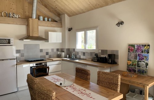 Le Saix House | Holiday Home 'La Grange Des Pépinières' with Mountain View and Wi-Fi