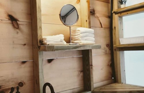 Squires RV Rental | Lovely Safari Tent with Treetop Views for Family Glamping in Missouri