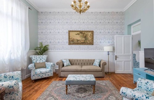 Downtown Cairo Apartment | `Downtown Sunny Hideaway: Vintage, 7 Balconies`