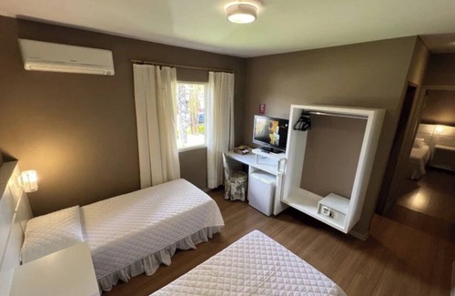 Jaguariaiva Hotel | Relaxing Double Twin Room Close to Waterfall Hikes and Majestic Canyon Formation