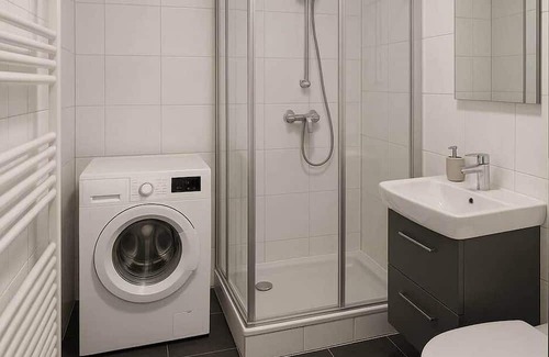Lebenstedt Apartment | Central, bright 2-room apartment with modern flair