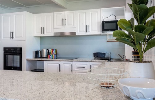 Kangaroo Point Apartment | Spacious 3BR Apartment in Kangaroo Point CBD