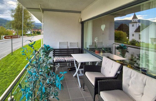 Ulvik Apartment | Awesome apartment in Ulvik with house sea view
