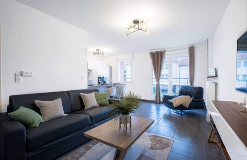 Woippy Apartment | Spacious - 4 pers' - Balcony - 2 beds - Parking