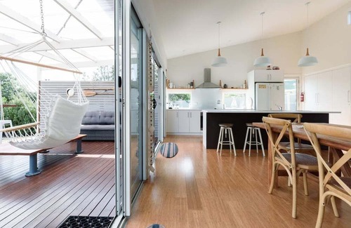 Low Head House | Low Head Coastal Haven: Your Seaside Escape