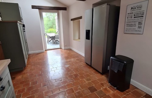 Soucelles House | Gîte 'Gîte de Caractère for 13 People' with Private Pool, Wi-Fi, and Air Conditioning