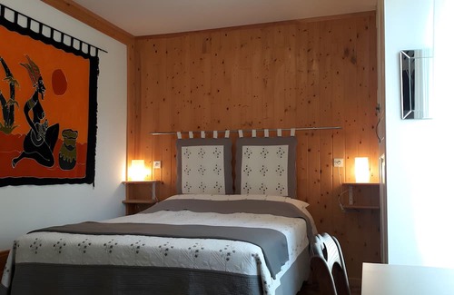 Saint-Pargoire Bed & Breakfast | Guest Room 'Petite Suite Douillette' with Balcony, Wi-Fi and Air Conditioning