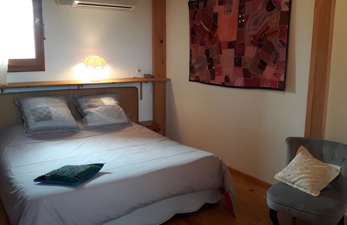 Saint-Pargoire Bed & Breakfast | Guest Room 'Petite Suite Douillette' with Balcony, Wi-Fi and Air Conditioning