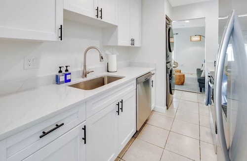 Herndon House | Charming Dulles Oasis 3bed/2.5ba/IAD Family/pet friendly