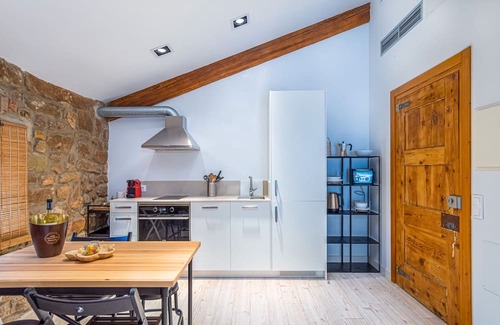 Balaguer Apartment | Apartment 'Àtic 1' with Private Terrace, Wi-Fi and Air Conditioning