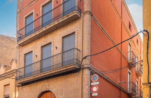 Balaguer Apartment | Apartment 'Àtic 1' with Private Terrace, Wi-Fi and Air Conditioning