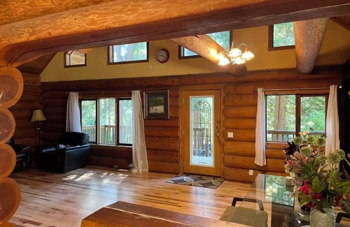 North Oyster Bed & Breakfast | TreeHouse Nook Bed & Breakfast