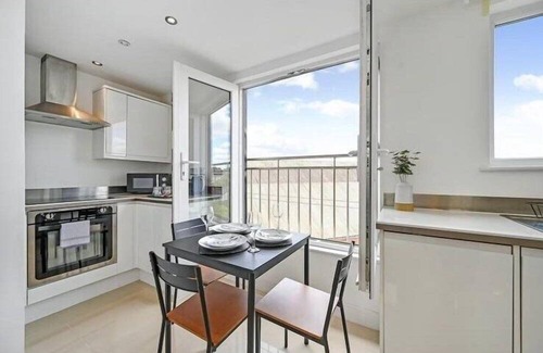 Canton Apartment | Cardiff Comfort for All guests