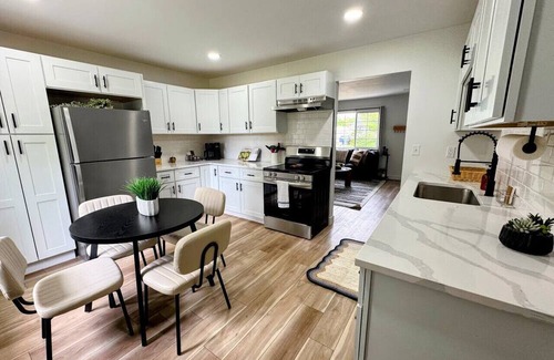 Gahanna House | 3BR SFH made for easy comfy stays