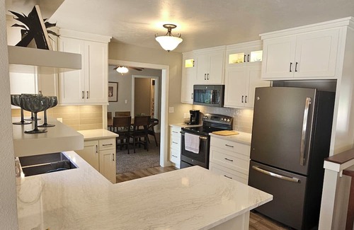 Sioux Center House | Elegant 5-bedroom house in Sioux Center near Dordt University and downtown.