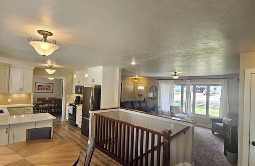 Sioux Center House | Elegant 5-bedroom house in Sioux Center near Dordt University and downtown.