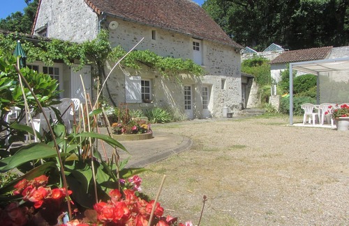 Mondion House | Gîte 'La Fromagerie' with Shared Pool, Private Terrace and Wi-Fi