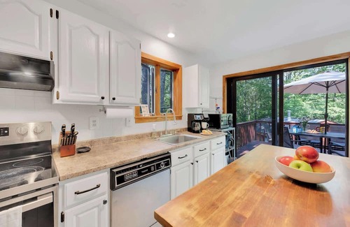 Tafton House | Charming Getaway | Minutes from Lake Wallenpaupack