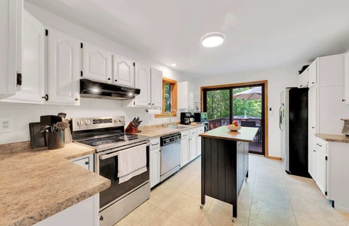 Tafton House | Charming Getaway | Minutes from Lake Wallenpaupack