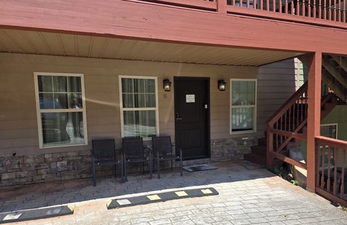 Dahlonega Villa | Golden Pines Villa on Choice Avenue - Steps to Downtown