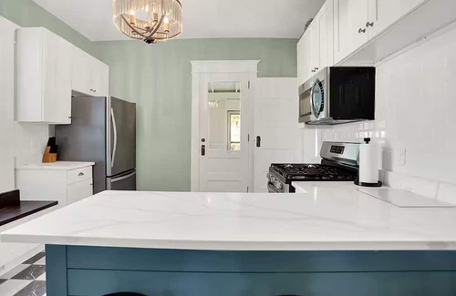 Lebanon House | Huge 4 Bedroom Home in Lebanon: 30 min to Indy and Grand Park, Sleeps 14