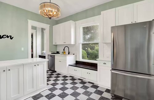 Lebanon House | Huge 4 Bedroom Home in Lebanon: 30 min to Indy and Grand Park, Sleeps 14
