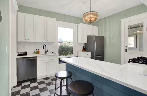 Lebanon House | Huge 4 Bedroom Home in Lebanon: 30 min to Indy and Grand Park, Sleeps 14