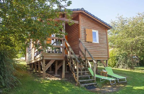 Naucelle Ski Chalet | Cozy Chalet - Pond View with Terrace